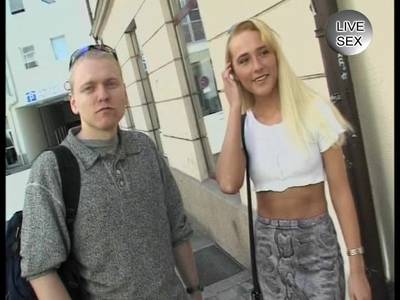 Fickgeile Blondine lässt sich von Jungpenis ficken