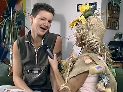 Solosex einer lustvollen Hobbynutte mit Minititten