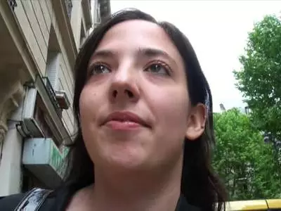 Unerfahrene Frau mit gewaltigen Hupen wird gerammelt
